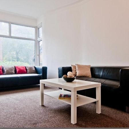 Budget Double Room Close To Leeds University And City Centre Екстериор снимка